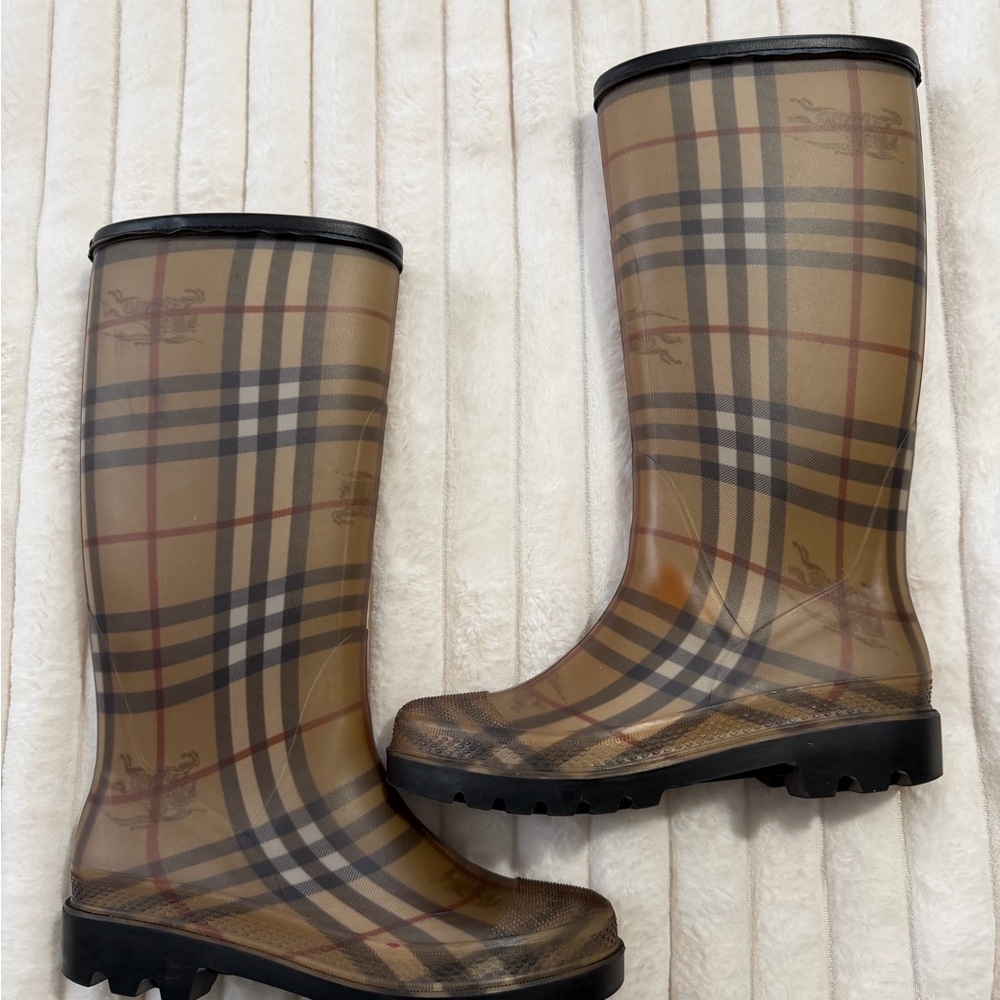 Burberry Checkered Boots in Tan and Black - Picture 5 of 9